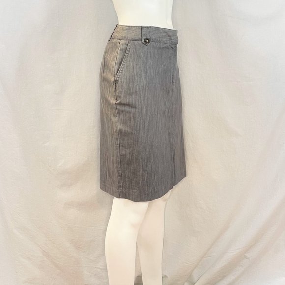 Light Gray Knee-Length Pencil Skirt | Apostrophe - Picture 2 of 7